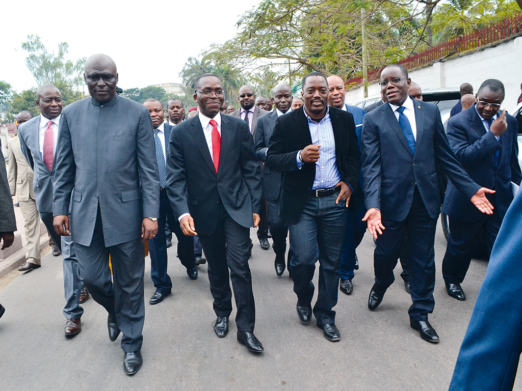 Democratic Republic of Conogo Prime Minister Matata Ponyo (centre left) with President Joseph Kabila (centre right)