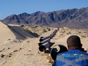 Workers stringing pipe on the Chihuahua Pipeline. Fermaca’s background in construction has put it in good stead to deliver complex and time-sensitive projects