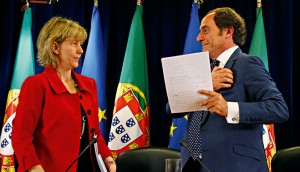Portuguese Finance Minister Maria Luís Albuquerque (l) and Vice Prime Minister Paulo Portas (r) at a press conference announcing the results of the last assessment by Troika auditors