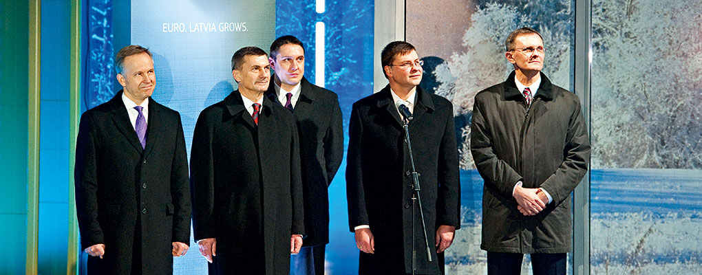 The President of the Bank of Latvia Ilmars Rimsevics (left), Estonian Prime Minister Andrus Ansip (second left), Latvian Prime Minister Valdis Dombrovskis (second right) and Latvian Finance Minister Andris Vilks (right) take part in a ceremony as the country joins the euro