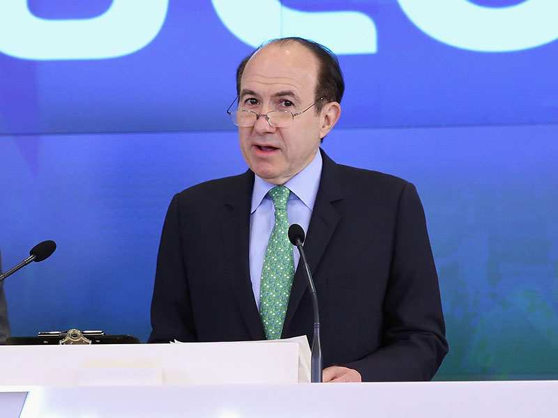 CEO of Viacom, Philippe Dauman, has announced his plans to resign from the firm